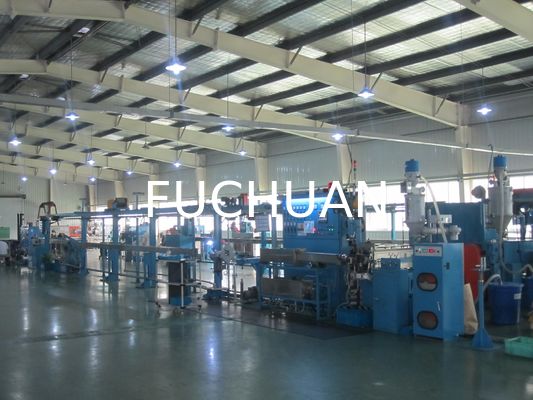 電気ケーブルワイヤ エクストルージングラインのエクストルーダー機械